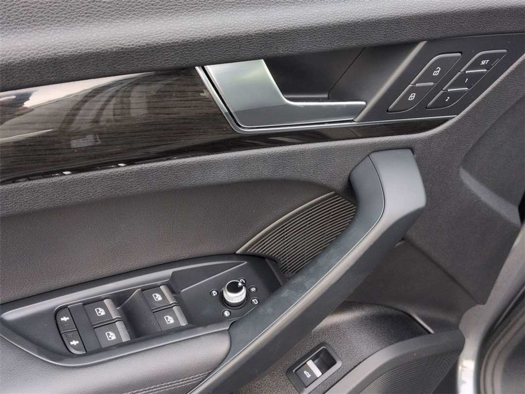 2020 Audi Q5 45 Premium Plus - Image 10