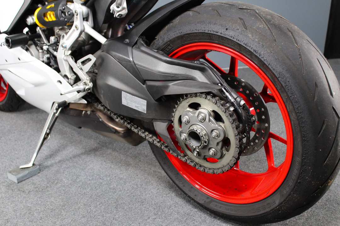 2023 Ducati Panigale V2 - Image 18