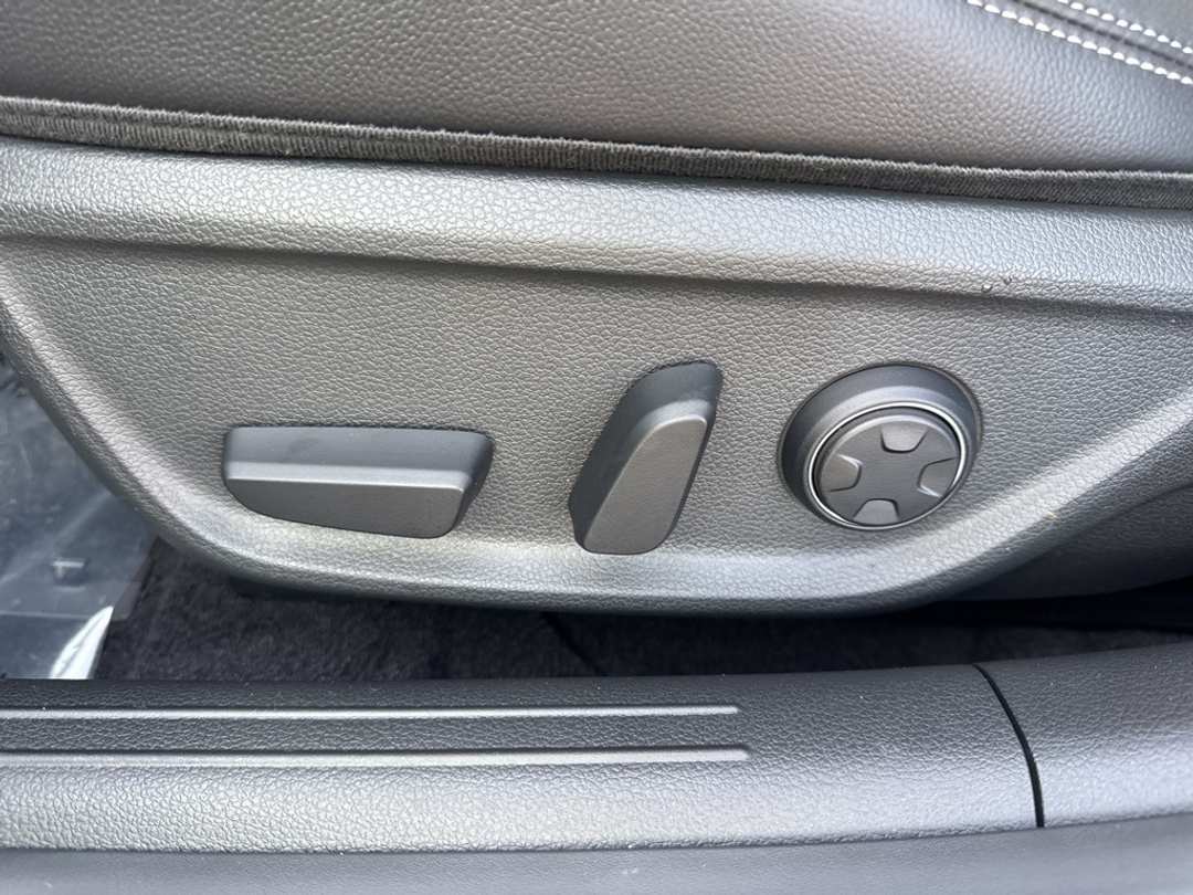 2026 Genesis G70 2.5T - Image 16