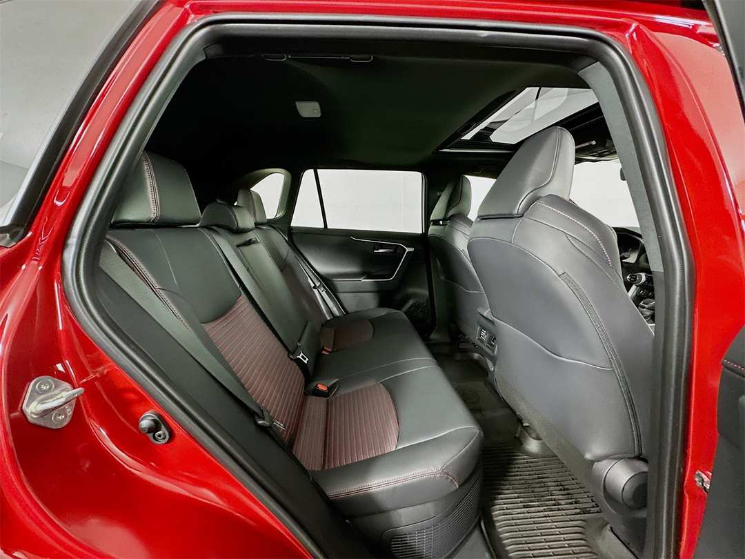 2025 Toyota Rav4 XSE - Image 29