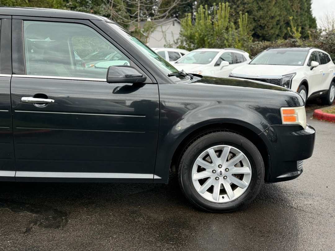 2011 Ford Flex SEL - Image 16