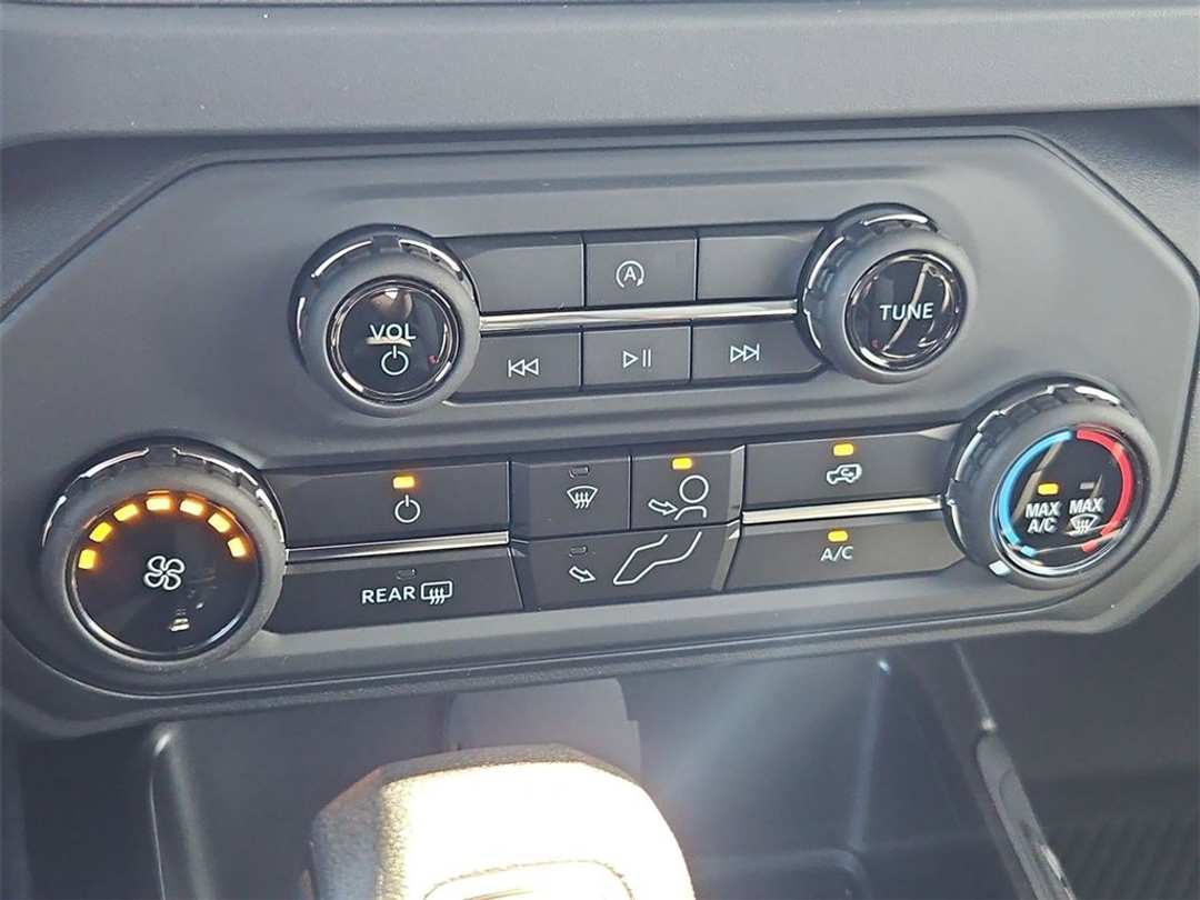 2025 Ford Bronco Base - Image 20