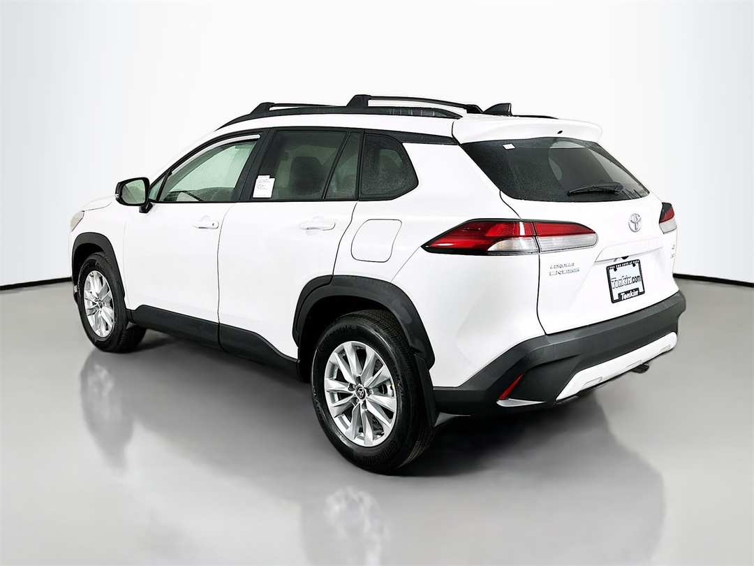 2026 Toyota Corolla Cross LE - Image 5