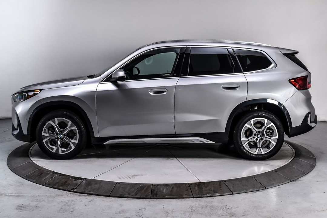 2025 BMW X1 xDrive28i - Image 3