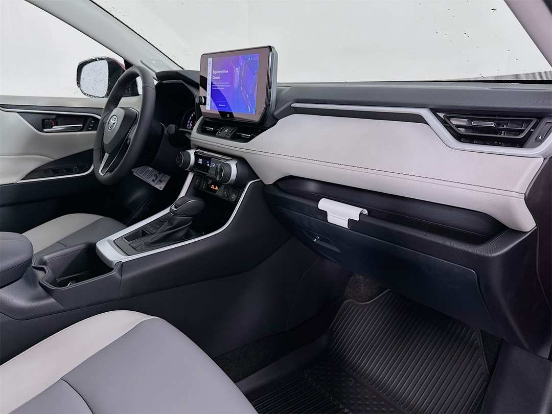 2025 Toyota Rav4 XLE Premium - Image 31