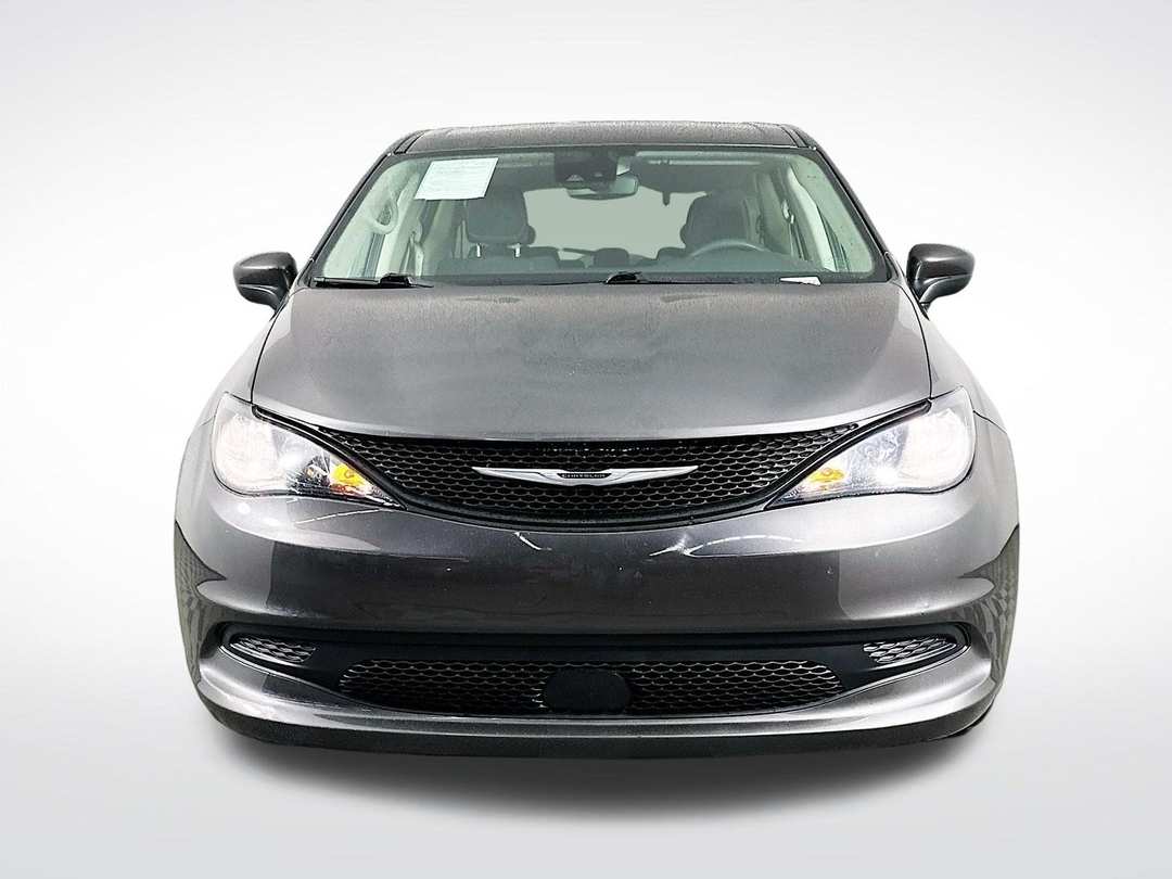 2023 Chrysler Voyager LX - Image 2