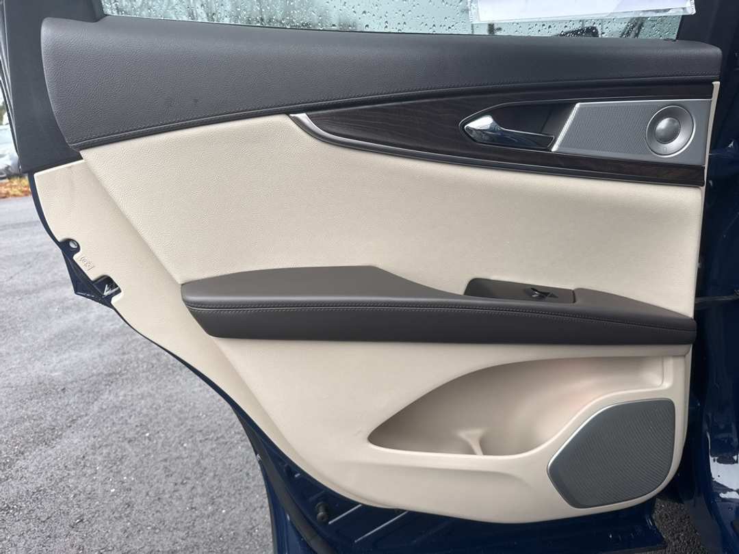 2020 Lincoln Nautilus Reserve - Image 16