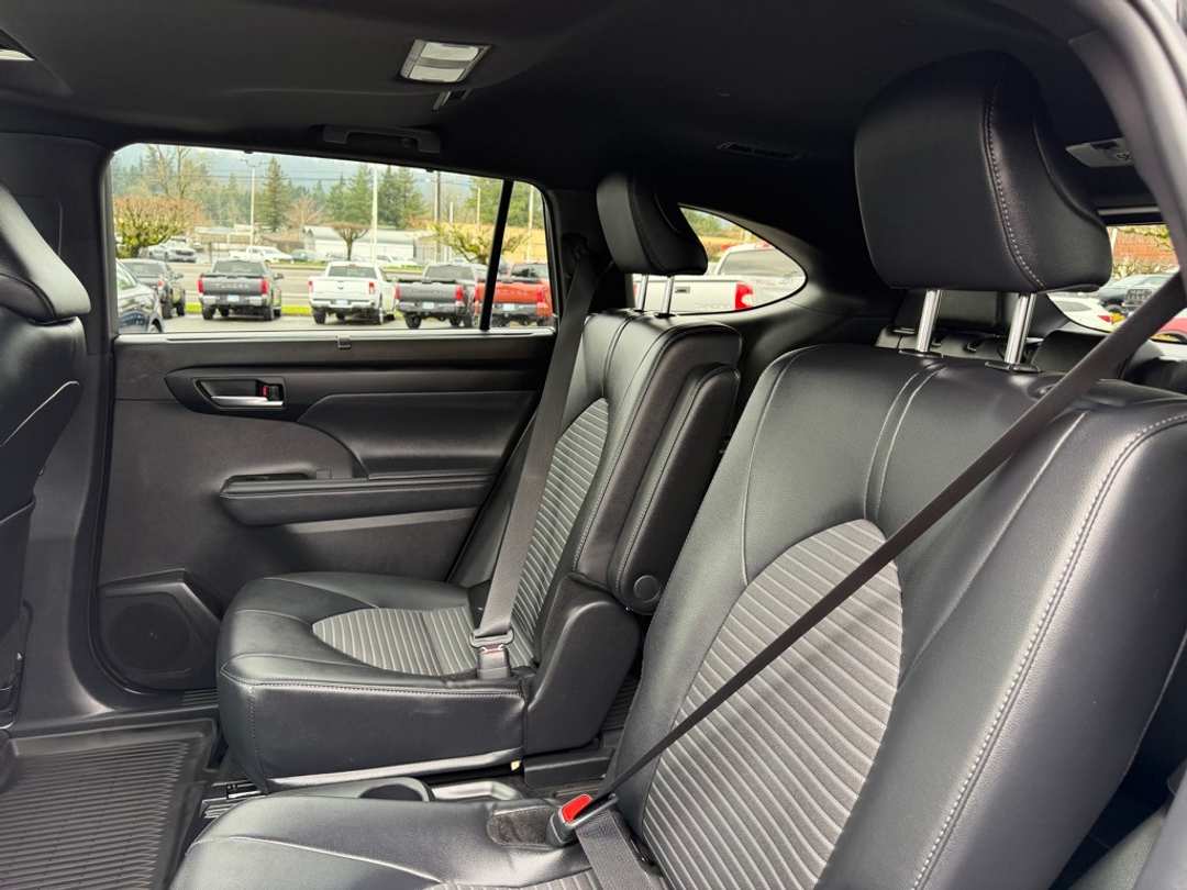 2025 Toyota Highlander XSE - Image 31