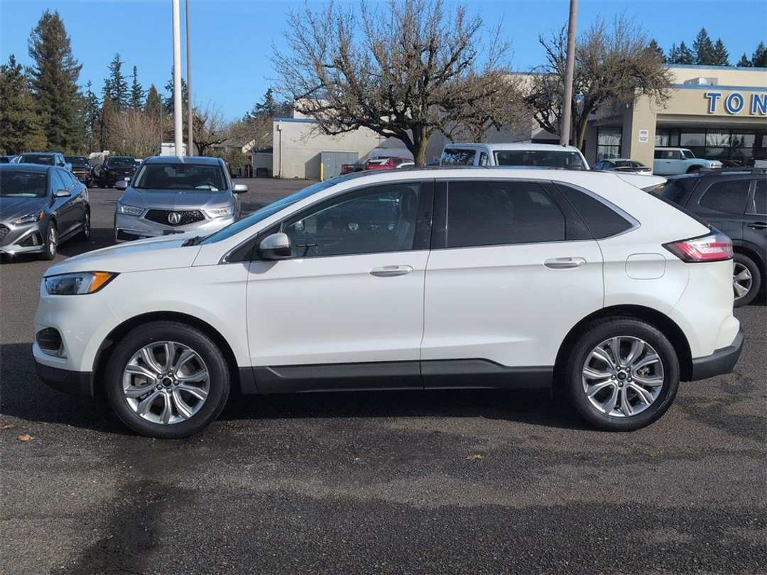 2023 Ford Edge Titanium - Image 2