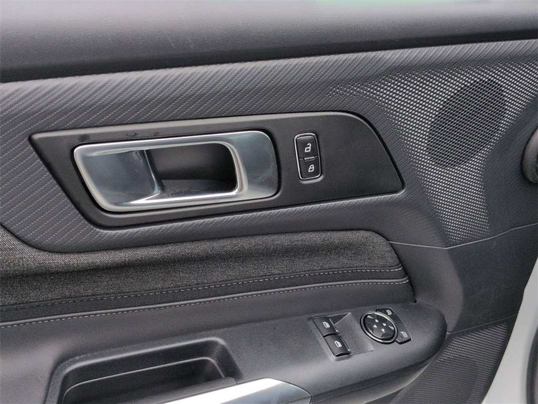 2026 Ford Mustang GT - Image 10