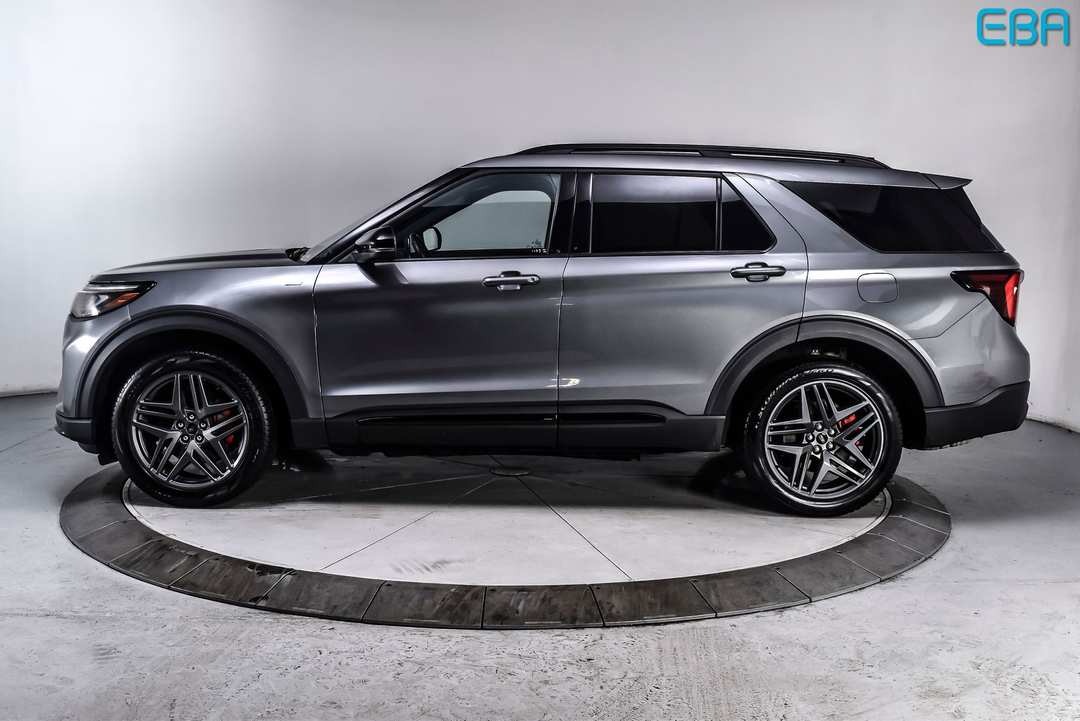 2025 Ford Explorer STLine - Image 3