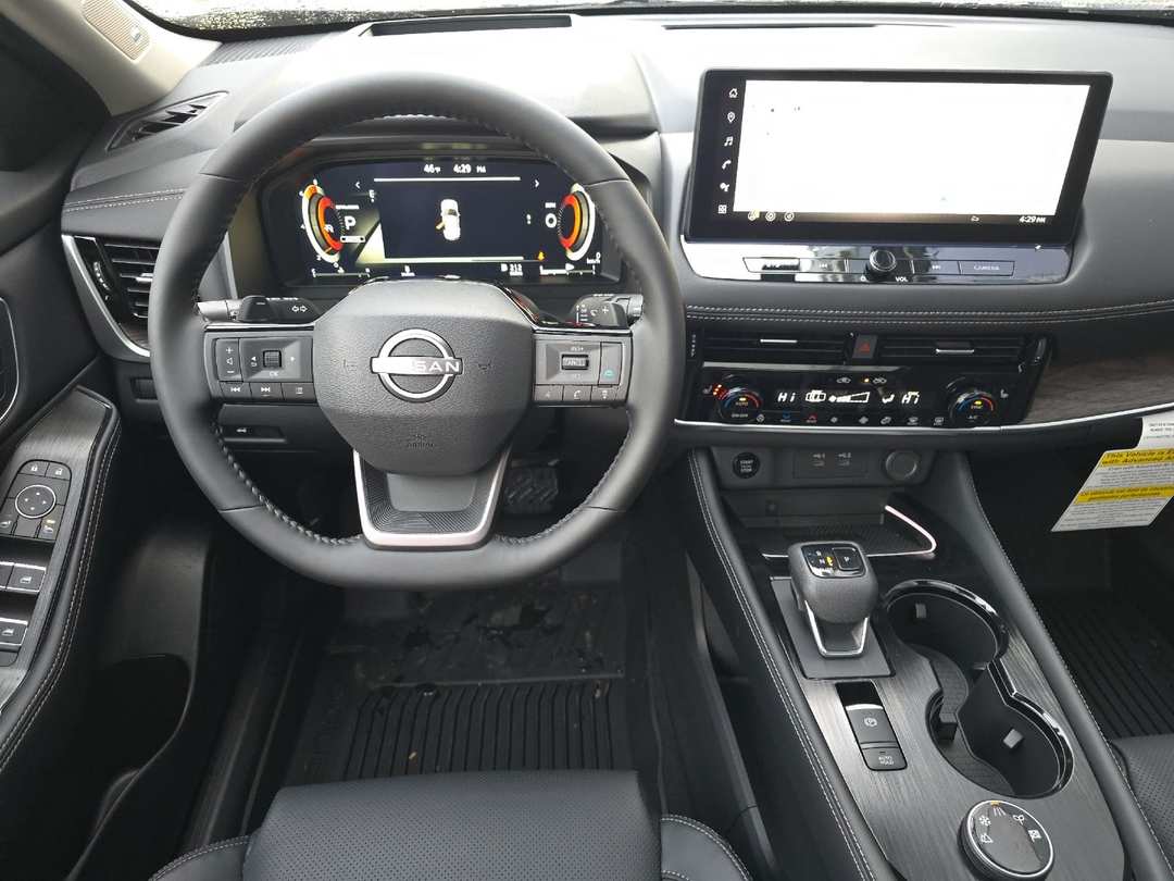 2026 Nissan Rogue Platinum - Image 13