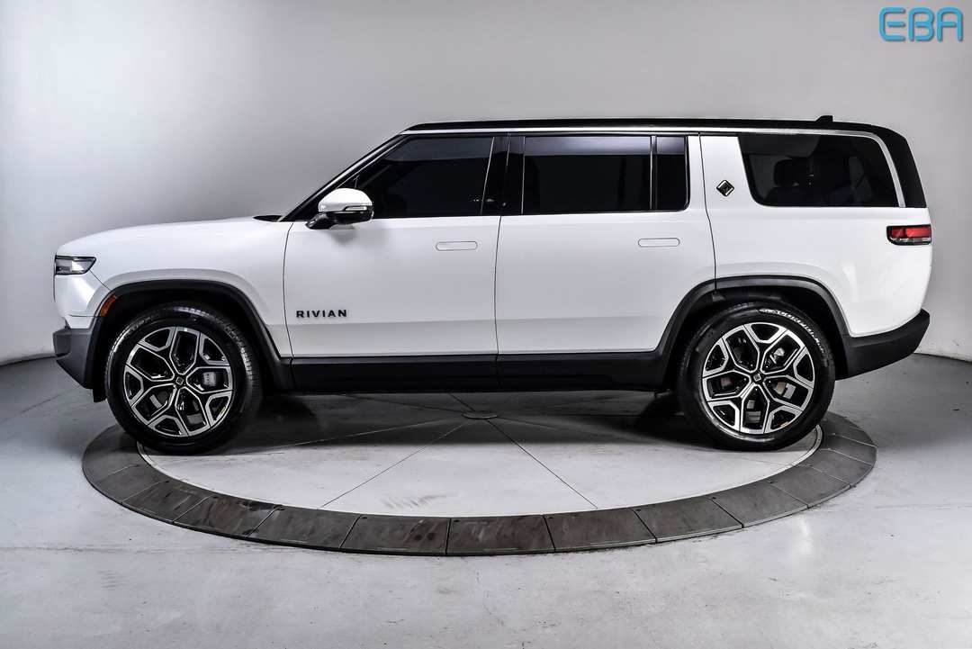 2025 Rivian R1S Adventure Dual Motor Standard Pack - Image 3