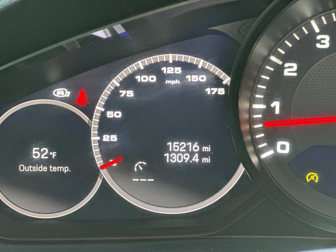 2023 Porsche Cayenne Platinum Edition - Image 26