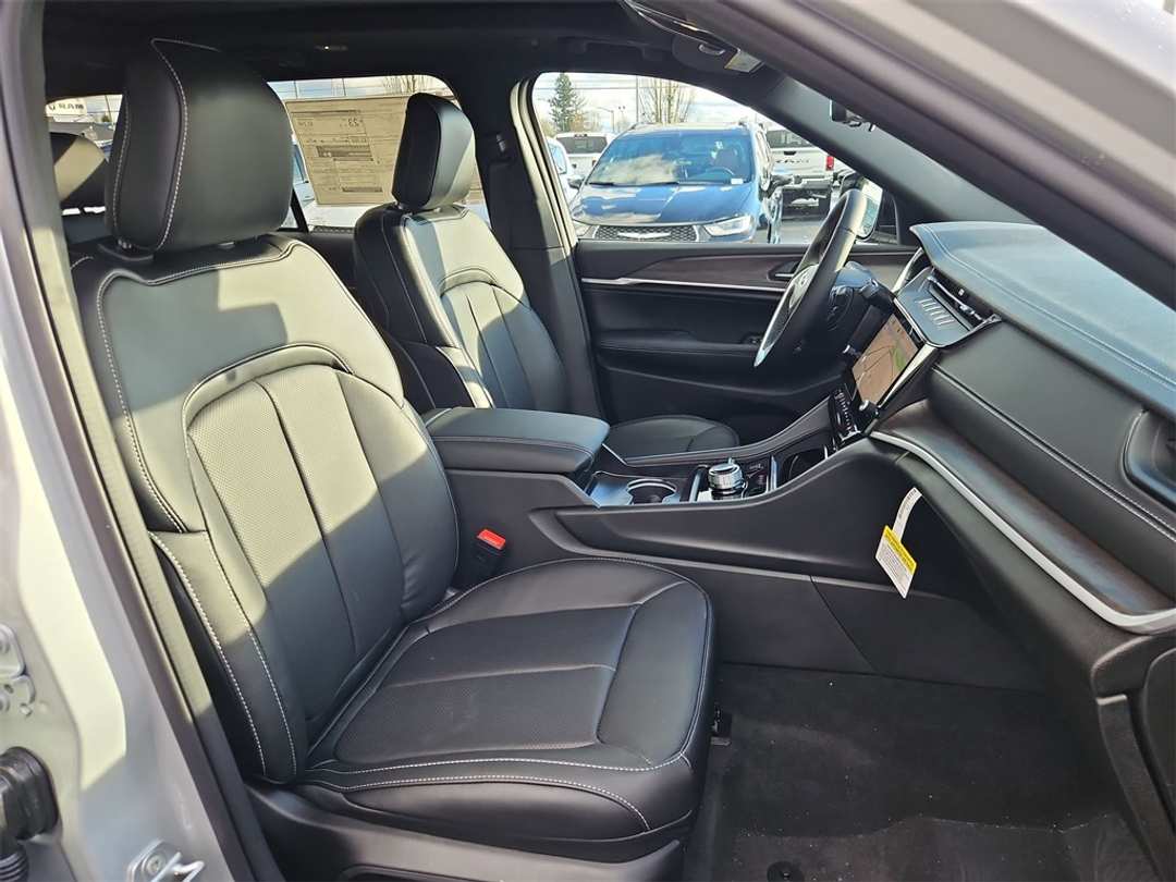 2026 Jeep Grand Cherokee Limited - Image 28