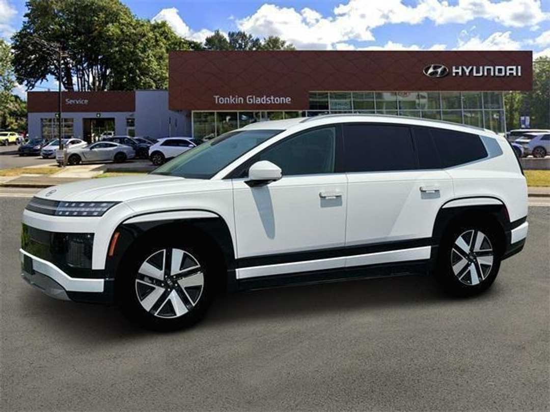 2026 Hyundai Ioniq 9 SEL - Image 2