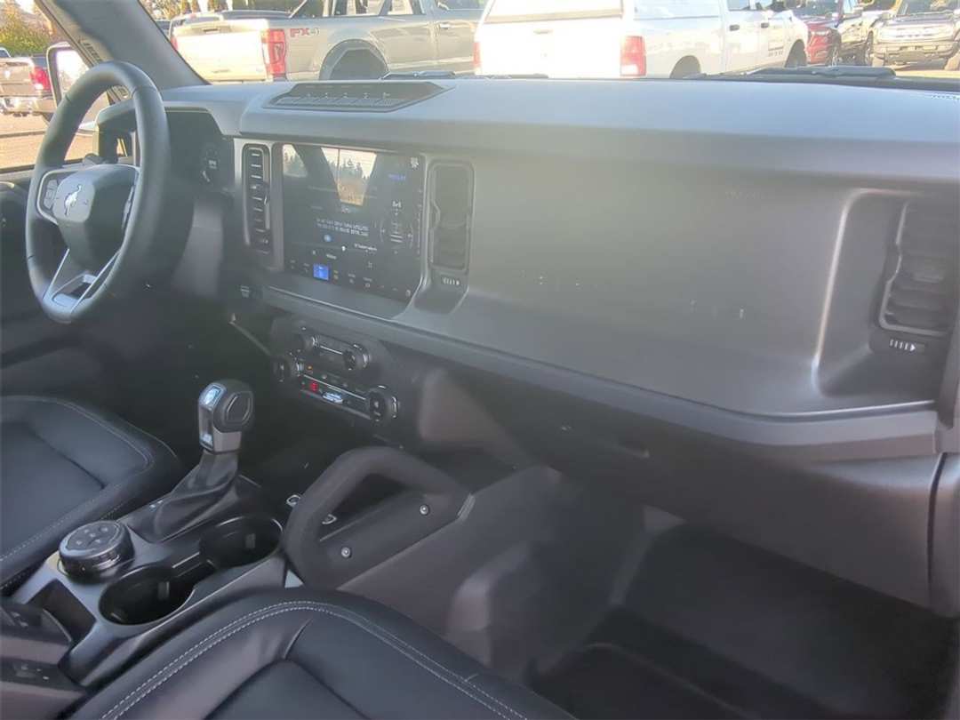 2025 Ford Bronco Badlands - Image 28