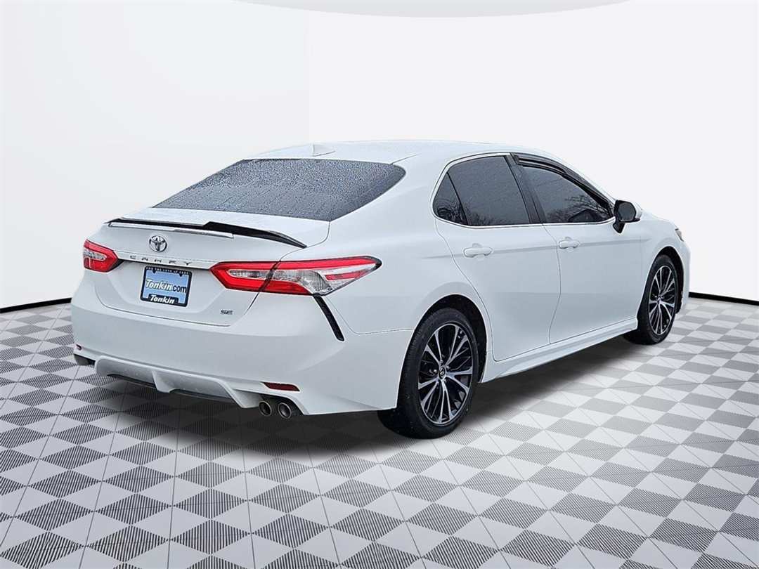 2020 Toyota Camry SE - Image 6