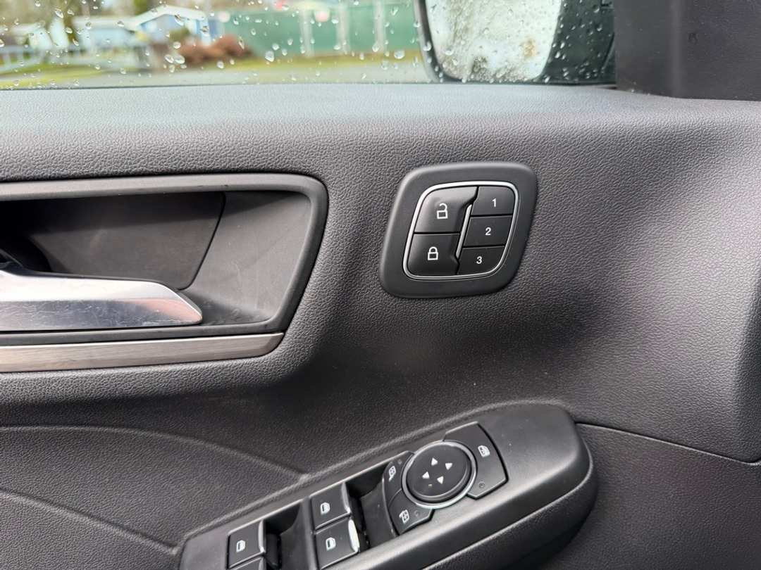 2022 Ford Escape Titanium - Image 12