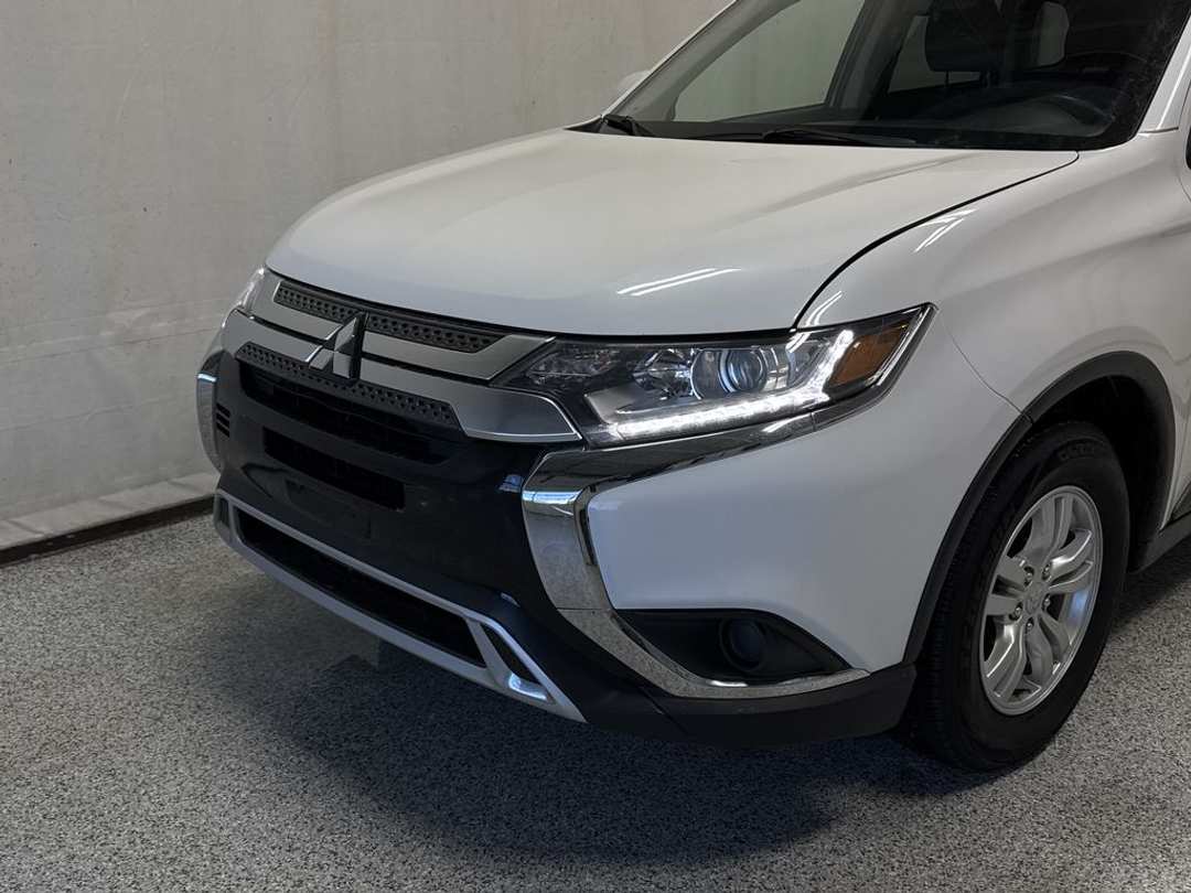 2019 Mitsubishi Outlander ES - Image 3