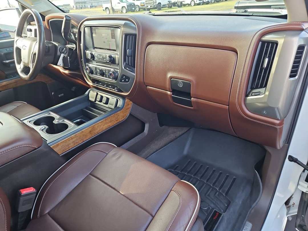 2017 Chevrolet Silverado 1500 High Country - Image 29