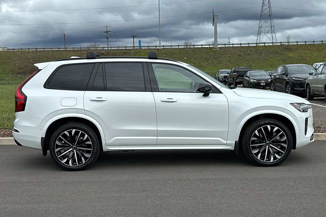 2026 Volvo Xc90 T8 Ultra - Image 2