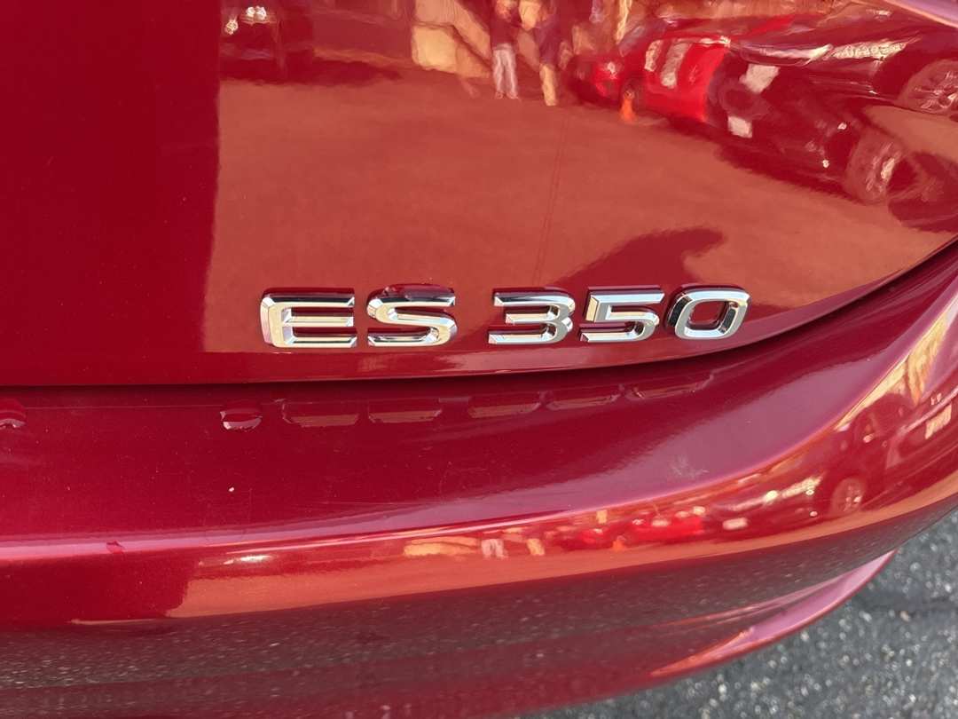 2024 Lexus Es 350 - Image 10