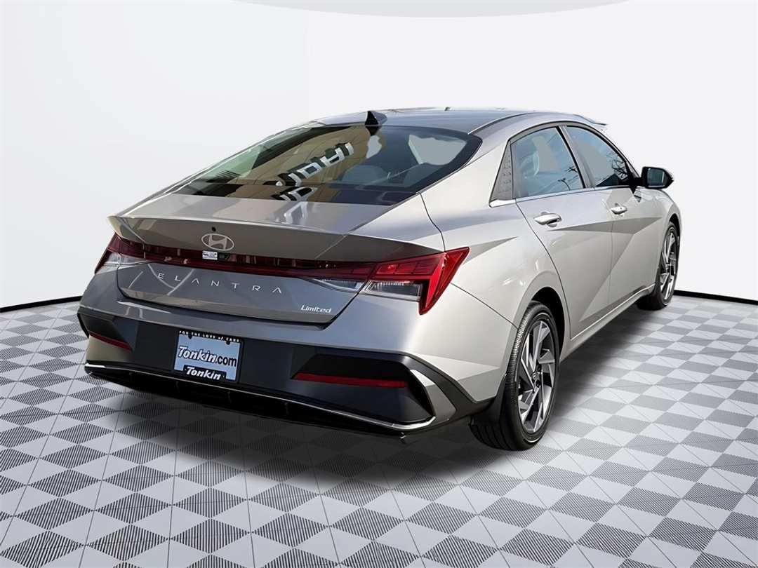 2026 Hyundai Elantra Limited - Image 7