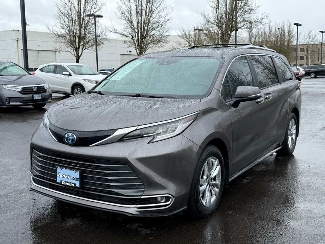 2024 Toyota Sienna Limited - Image 4