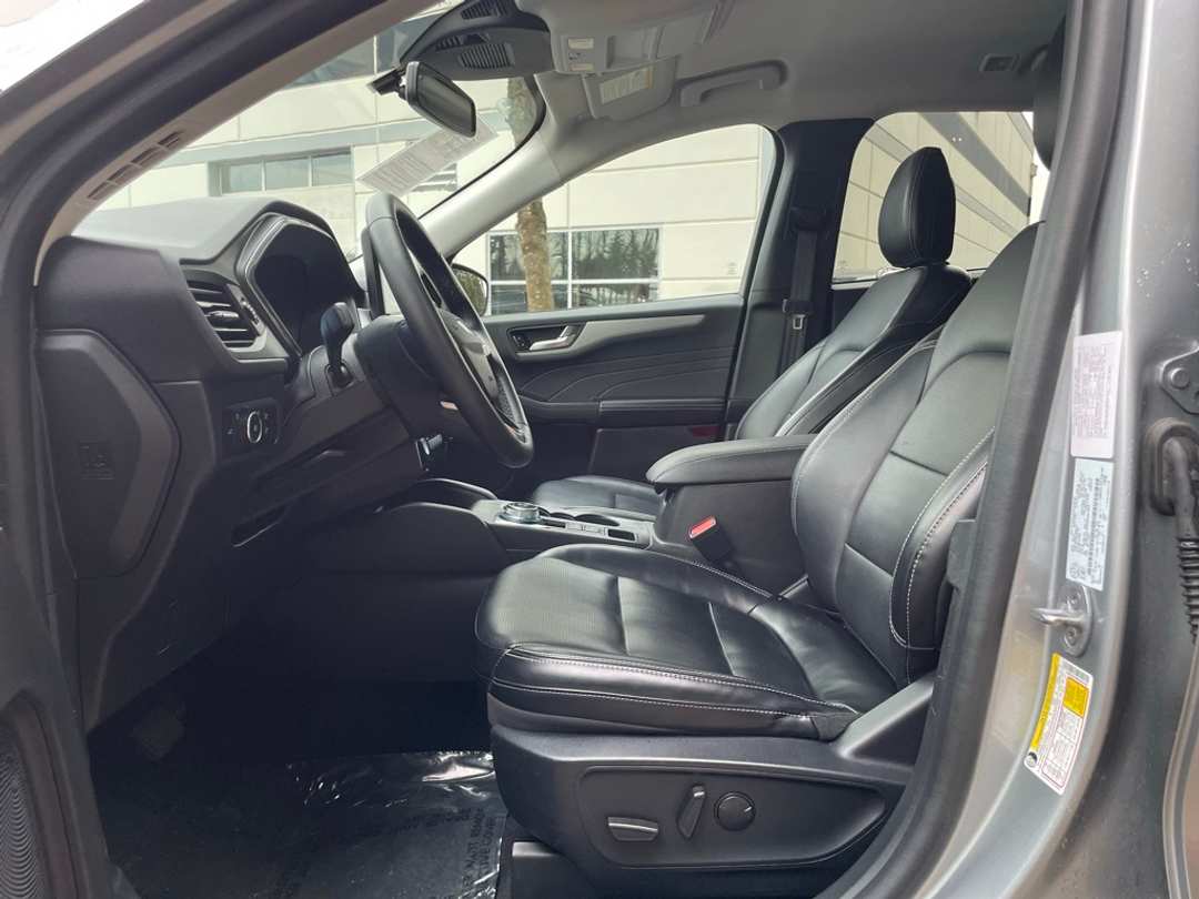 2024 Ford Escape Platinum - Image 18