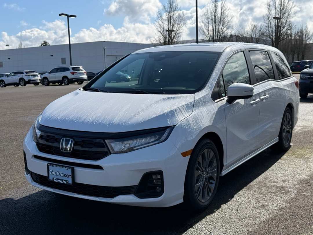 2026 Honda Odyssey Touring - Image 4