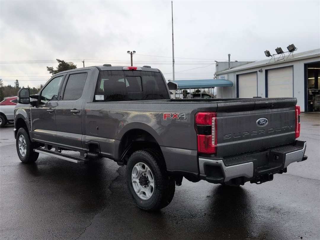 2026 Ford F-350Sd XLT - Image 3