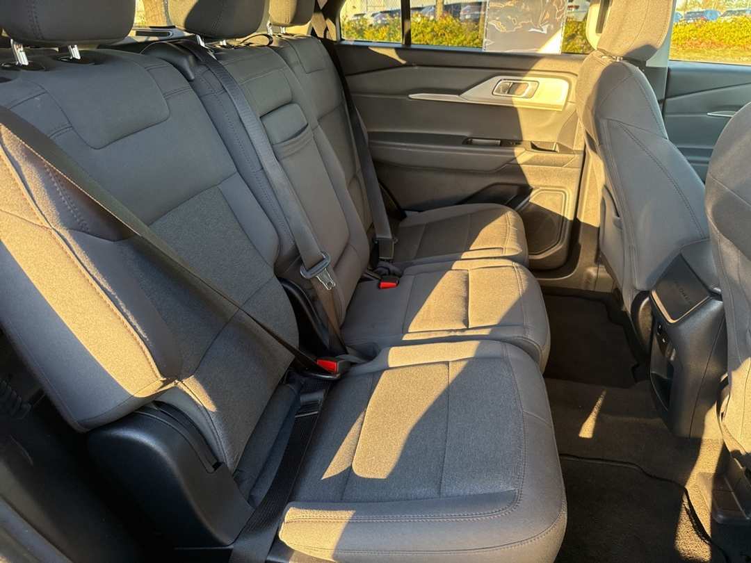 2025 Ford Explorer Active - Image 25