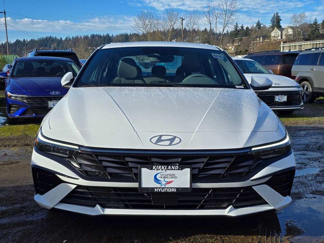 2025 Hyundai Elantra SEL Convenience - Image 2