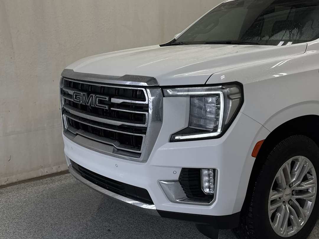 2023 GMC Yukon SLT - Image 3