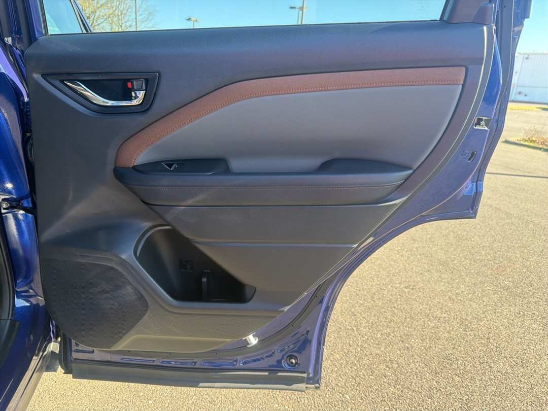 2025 Subaru Forester Sport - Image 22