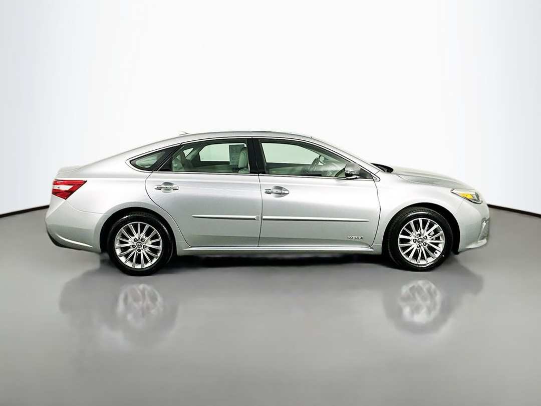 2018 Toyota Avalon XLE Premium - Image 9