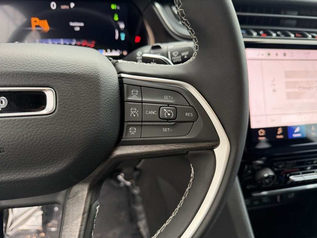 2025 Jeep Grand Cherokee 4xe - Image 19