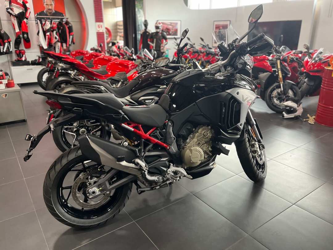 2025 Ducati Multistrada V4 S Travel & Radar - Image 3