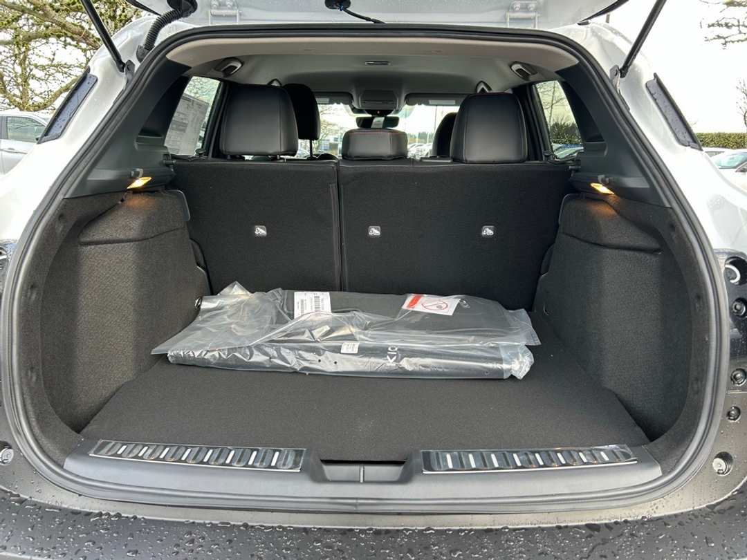 2025 Nissan Kicks SR - Image 24