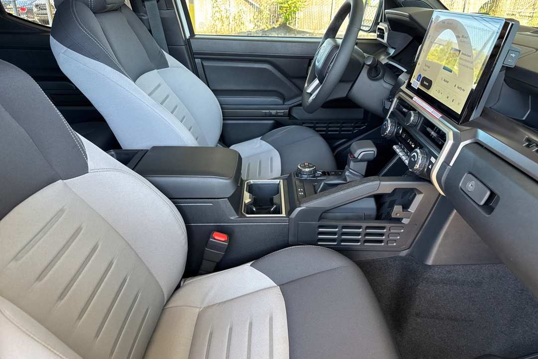 2025 Toyota Tacoma TRD Off Road - Image 15