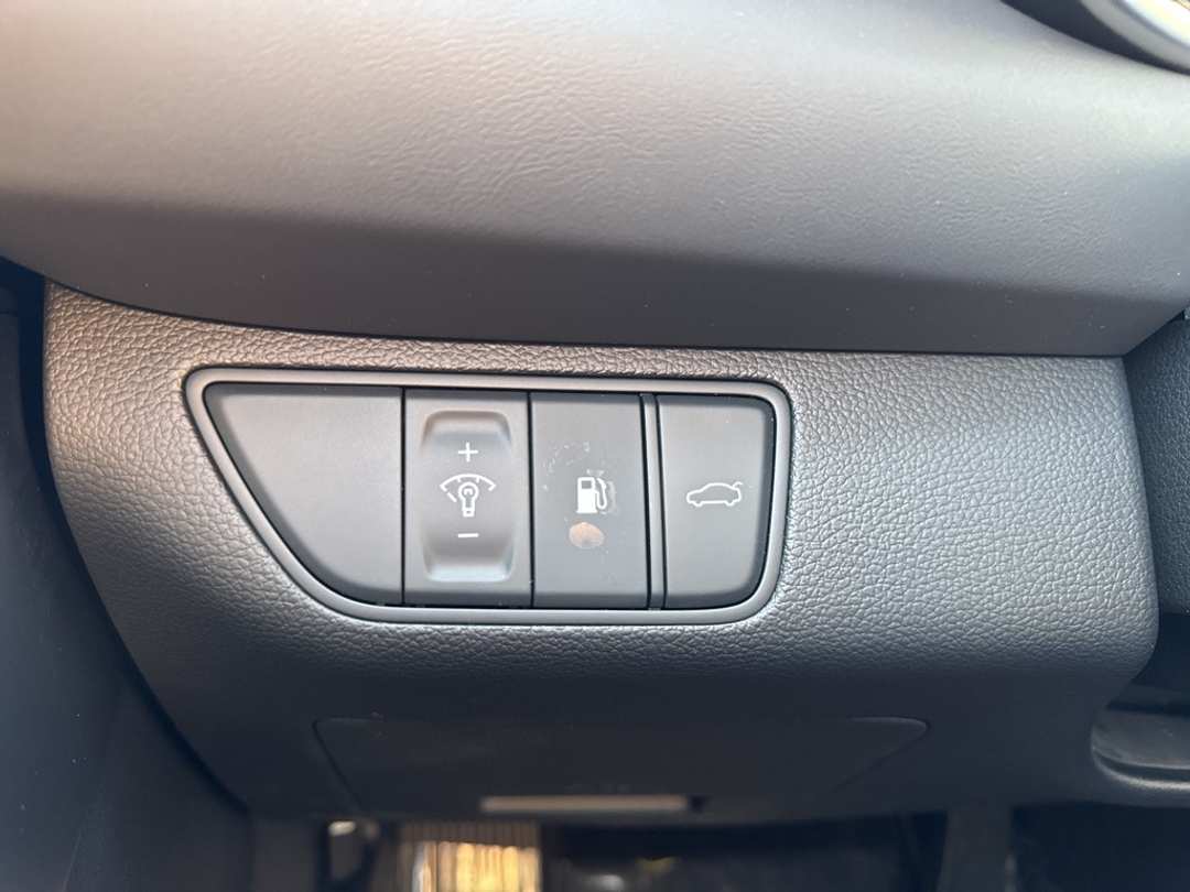 2026 Genesis G70 2.5T - Image 32