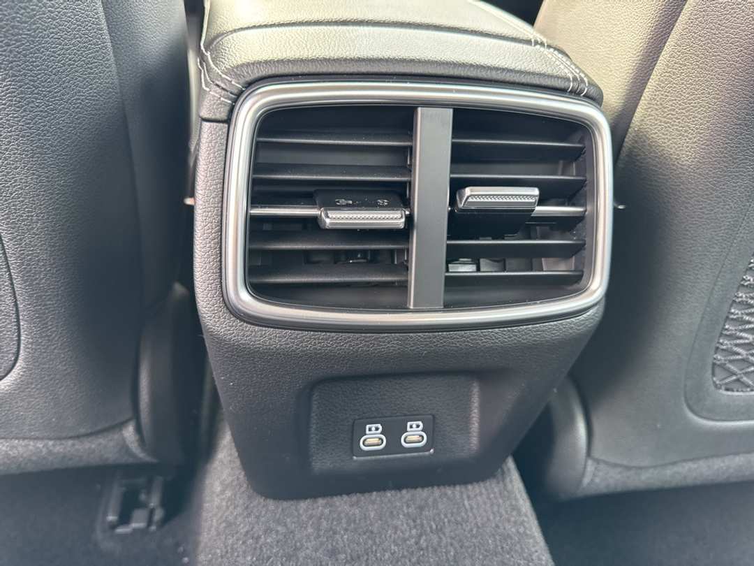 2026 Genesis G70 2.5T - Image 37