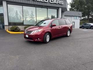 2017 Toyota Sienna XLE