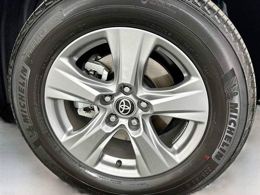 2024 Toyota Rav4 XLE - Image 31