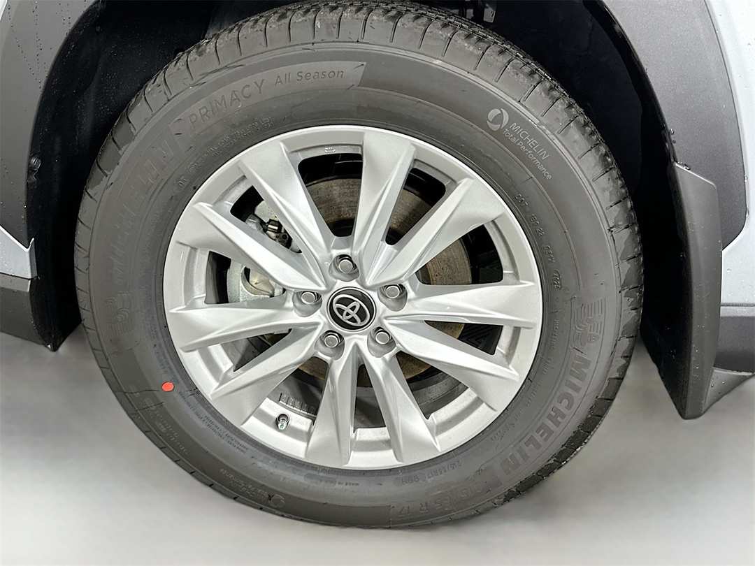 2026 Toyota Corolla Cross LE - Image 31