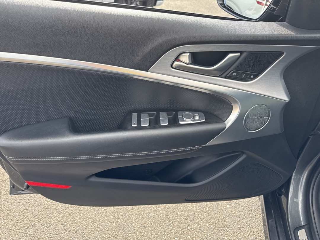 2019 Genesis G70 2.0T Advanced - Image 15