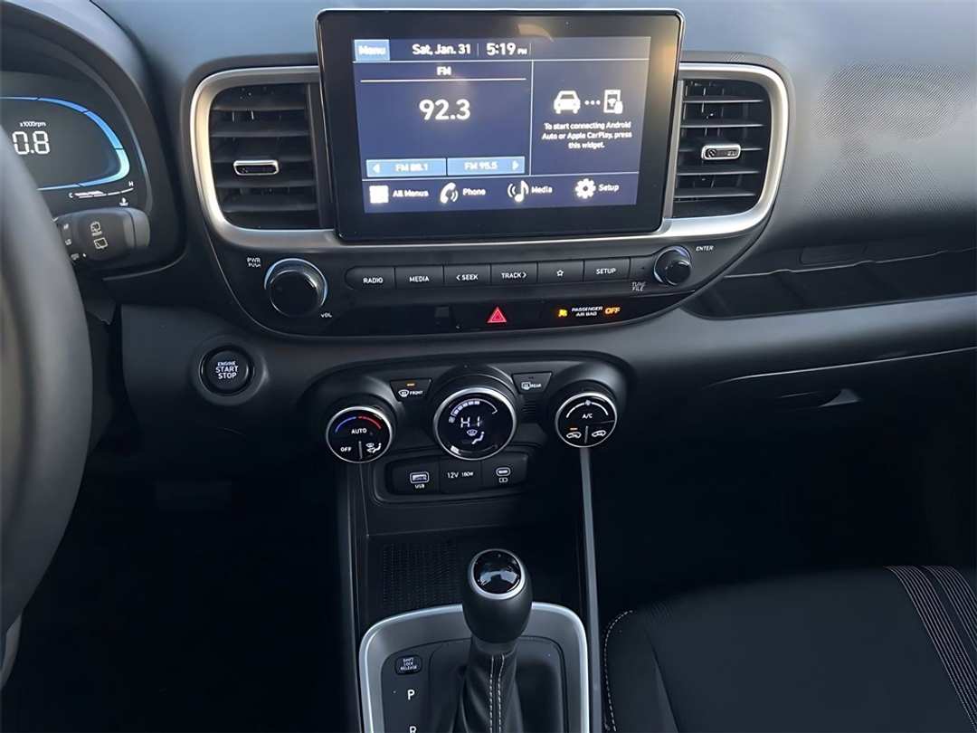 2025 Hyundai Venue SEL - Image 16