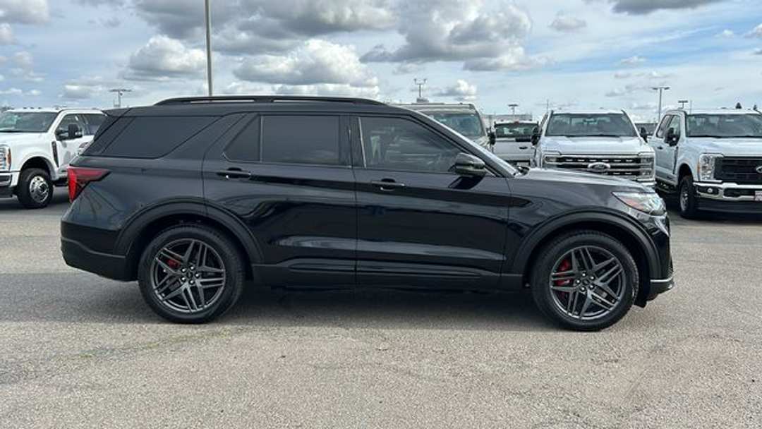 2025 Ford Explorer ST - Image 2