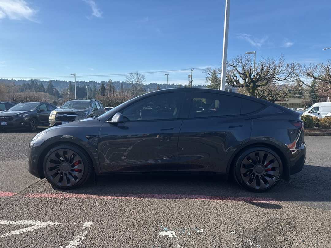 2025 Tesla Model Y Performance - Image 4